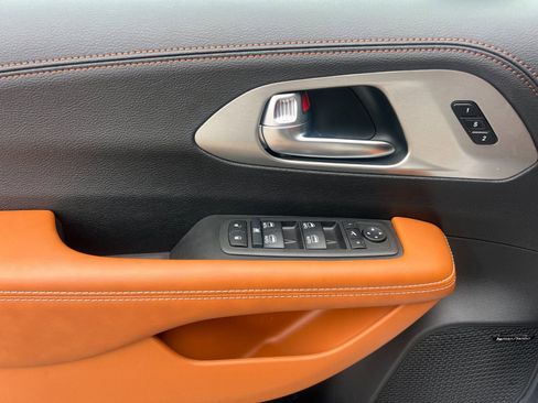 New 2026 Chrysler Pacifica Pinnacle FWD image 11