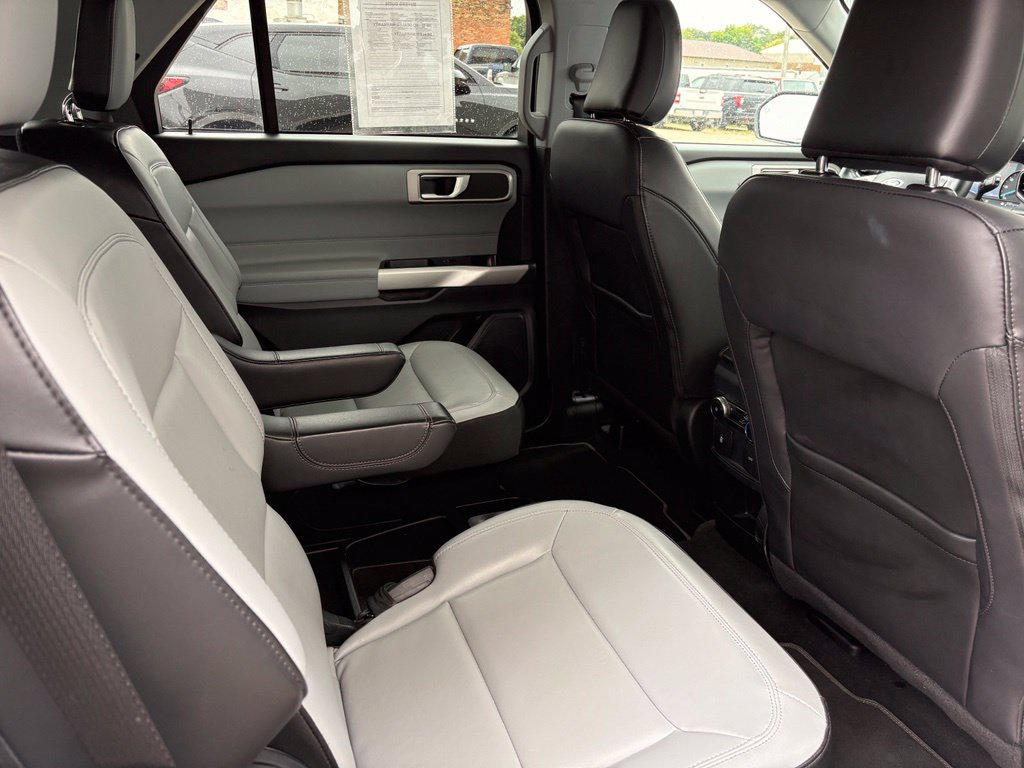 Used 2021 Ford Explorer XLT w/ Equipment Group 202A AWD/4WD image 12
