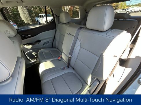 Used 2023 GMC Acadia SLT image 18