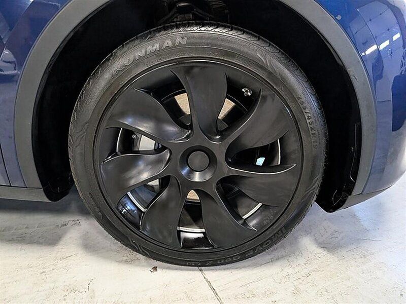 Used 2023 Tesla Model Y Long Range AWD/4WD image 12