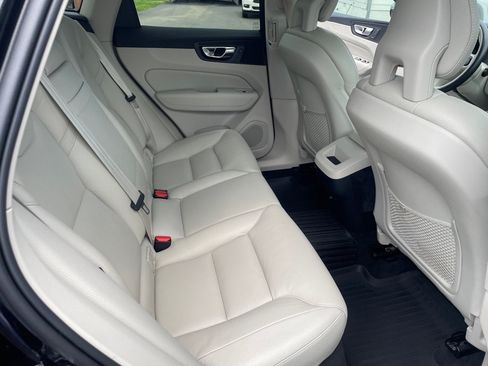 Used 2018 Volvo XC60 T5 Momentum w/ Vision Package AWD/4WD image 20