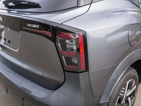 Used 2025 Nissan Kicks SV w/ Illumination Package FWD image 10