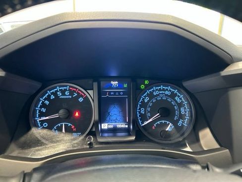 Used 2023 Toyota Tacoma TRD Off-Road w/ Technology Package AWD/4WD image 10