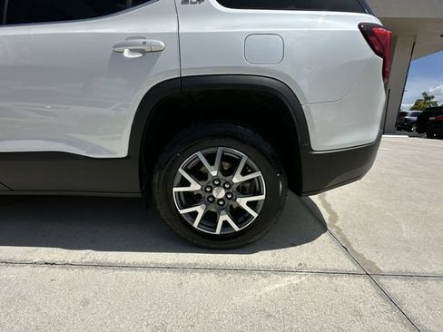 Certified 2023 GMC Acadia SLT FWD image 18