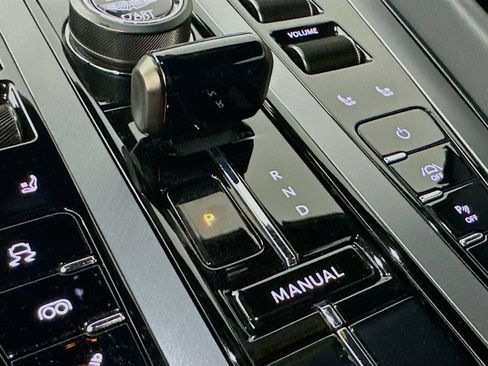 Used 2024 Aston Martin DB12 Coupe RWD image 27