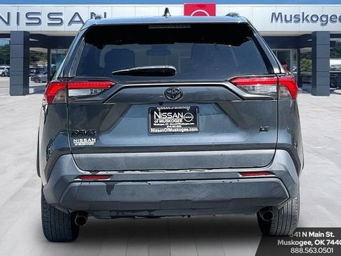 Used 2020 Toyota RAV4 LE FWD image 6