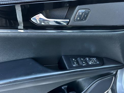 Used 2022 Lincoln Nautilus FWD w/ Premium Package image 10