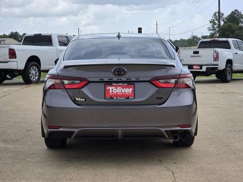 Used 2022 Toyota Camry SE FWD image 6