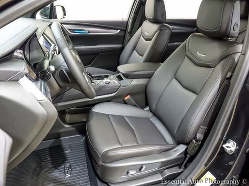 New 2026 Cadillac XT5 Luxury w/ LPO, Floor Liner Package image 8