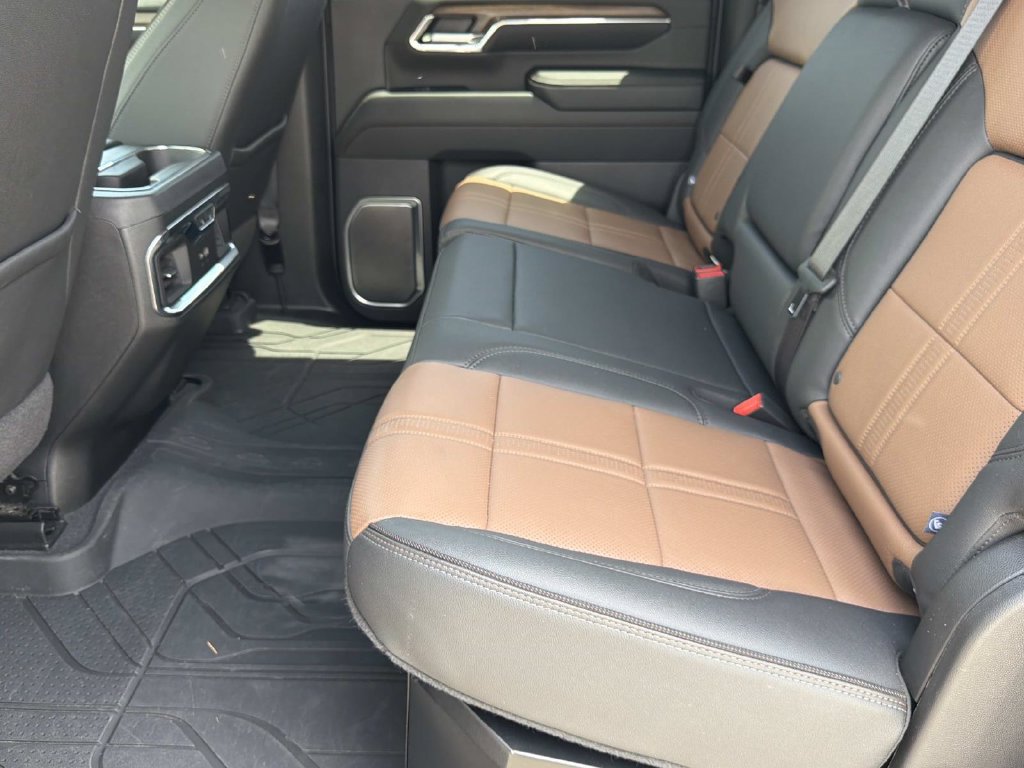 Used 2024 Chevrolet Silverado 2500 High Country w/ High Country Premium Package AWD/4WD image 16