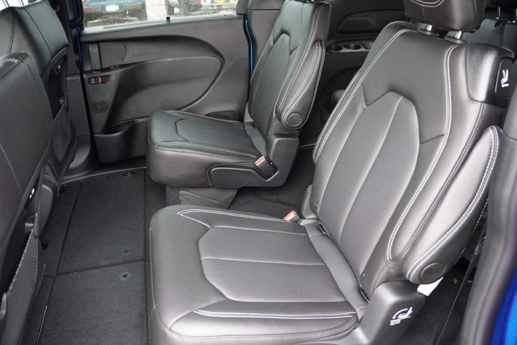 New 2027 Chrysler Pacifica Select AWD/4WD image 11