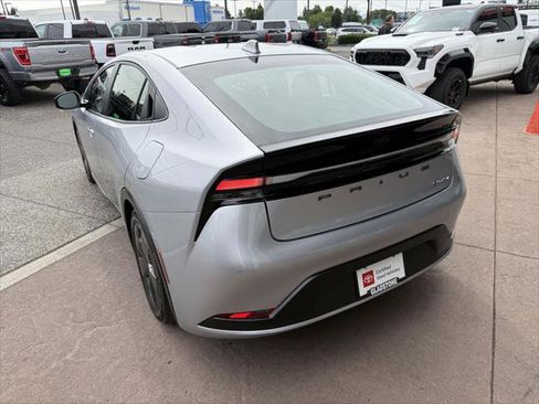 Certified 2025 Toyota Prius Plug-In Hybrid FWD image 6