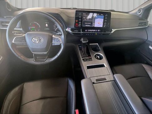 Used 2021 Toyota Sienna XSE w/ XSE Plus Package FWD image 6