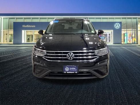 Certified 2022 Volkswagen Tiguan SE image 12
