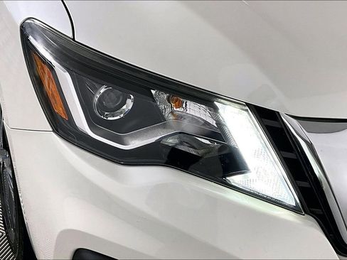 Used 2018 Nissan Pathfinder Platinum image 29