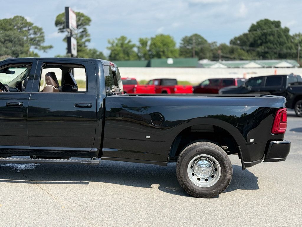 Used 2025 RAM 3500 Laramie AWD/4WD image 11