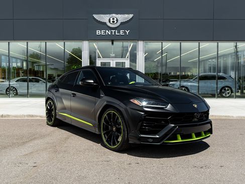 Used 2022 Lamborghini Urus AWD/4WD image 17