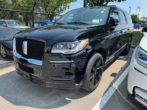 Used 2023 Lincoln Navigator L Reserve AWD/4WD image 3