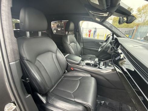 Used 2022 Audi Q7 3.0T Prestige image 25