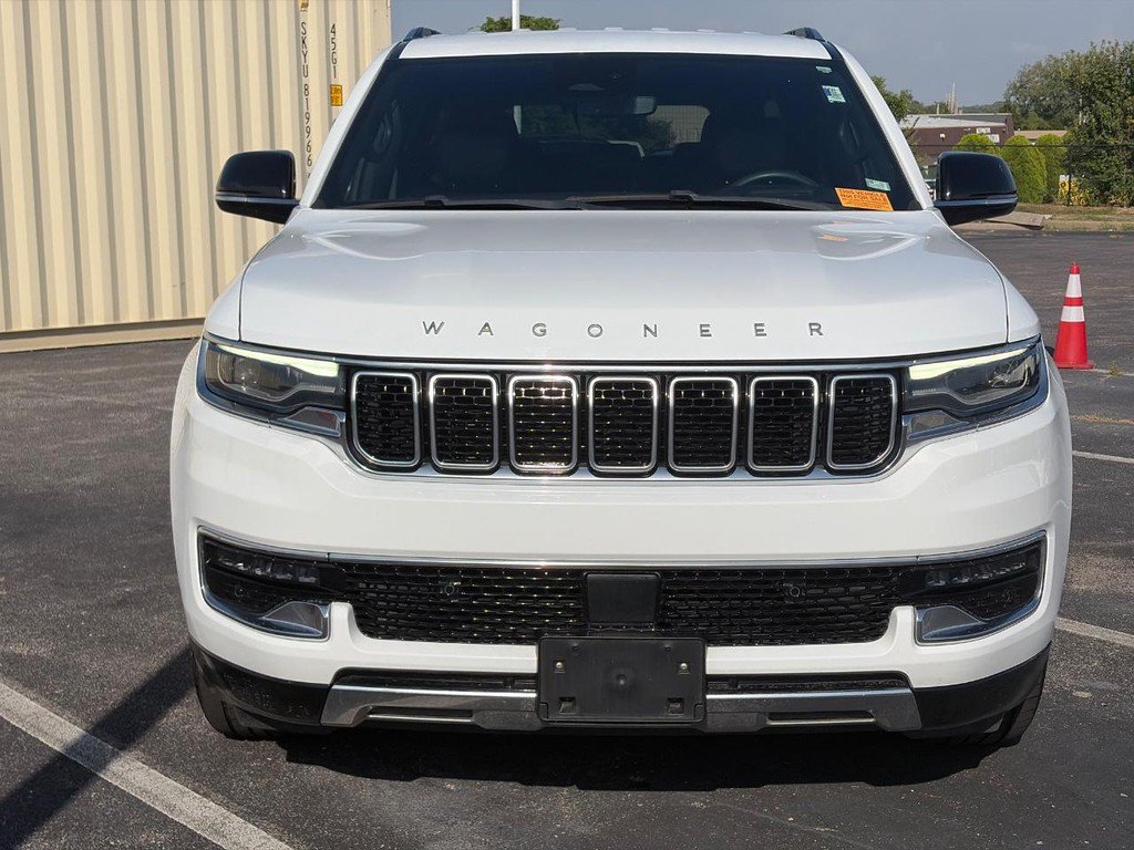 Used 2024 Jeep Wagoneer L Series III w/ Flexible Seating Group AWD/4WD image 2