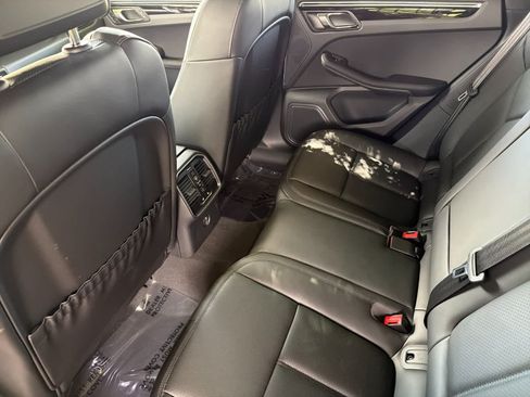 Certified 2025 Porsche Macan AWD/4WD image 13
