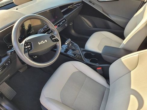 Used 2023 Kia Niro EX FWD image 9