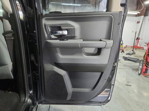 Used 2019 RAM 1500 Classic SLT w/ SLT Plus D←cor Group AWD/4WD image 17