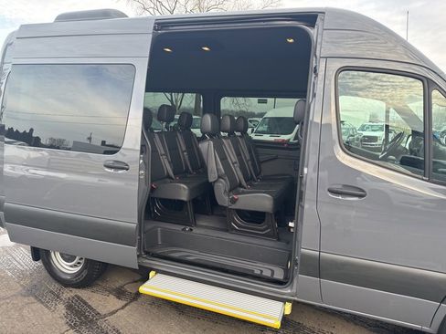 Used 2022 Mercedes-Benz Sprinter 2500 image 7