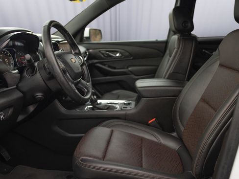 Used 2024 Chevrolet Traverse High Country image 2