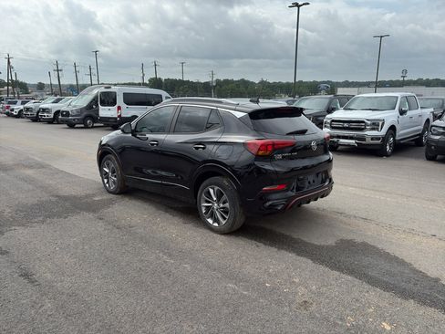 Used 2022 Buick Encore GX Select w/ Sport Touring Package FWD image 2