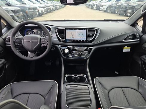 New 2026 Chrysler Pacifica Limited w/ S Appearance Package image 20