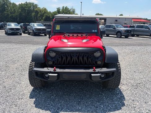 Used 2016 Jeep Wrangler Unlimited Rubicon w/ Dual Top Group AWD/4WD image 17