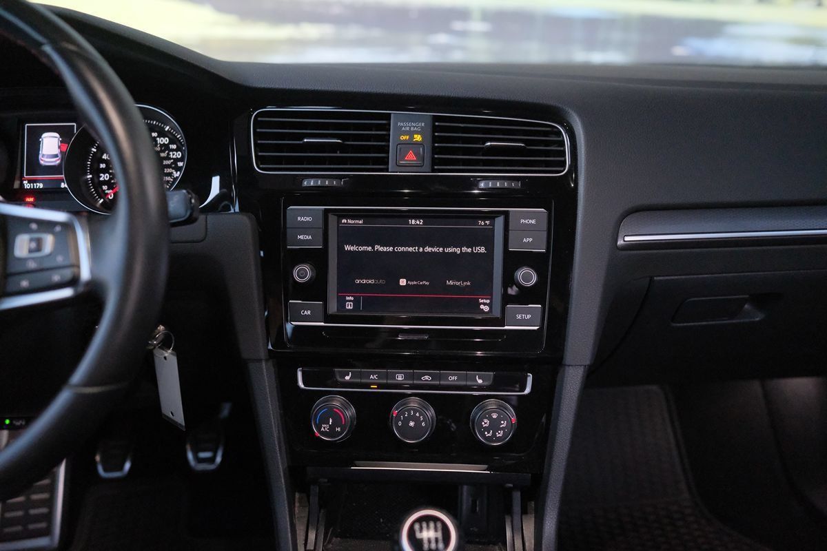 Used 2018 Volkswagen GTI S FWD image 20