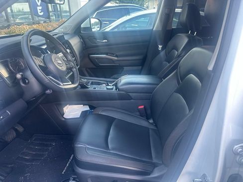 Used 2023 Nissan Pathfinder SL w/ SL Premium Package AWD/4WD image 6