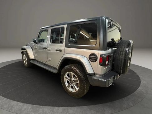 Used 2018 Jeep Wrangler Unlimited Sahara w/ Dual Top Group AWD/4WD image 7