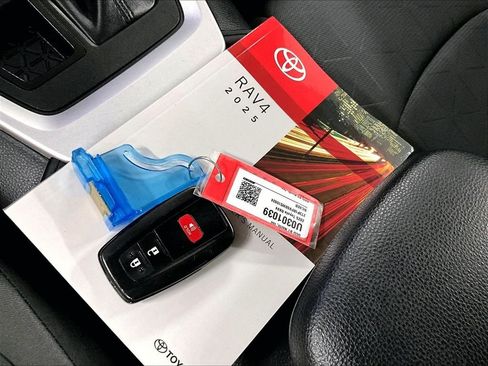 Certified 2025 Toyota RAV4 XLE AWD/4WD image 28