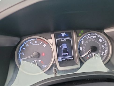 Used 2016 Toyota Tacoma SR5 w/ SR5 Appearance Package (SN) AWD/4WD image 5