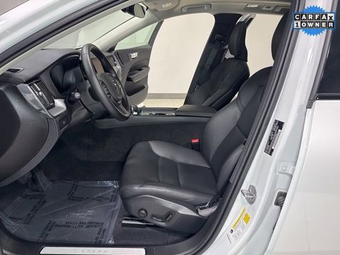 Used 2025 Volvo XC60 B5 Core image 12