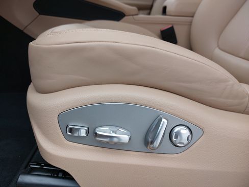 Certified 2026 Porsche Macan AWD/4WD image 31