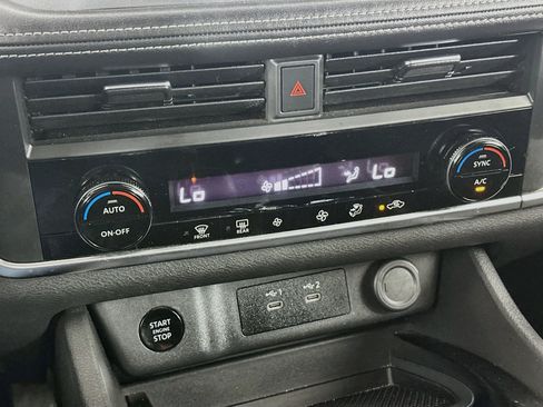 Used 2025 Nissan Rogue SV FWD image 23