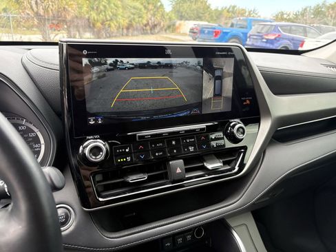 Used 2020 Toyota Highlander Limited image 28