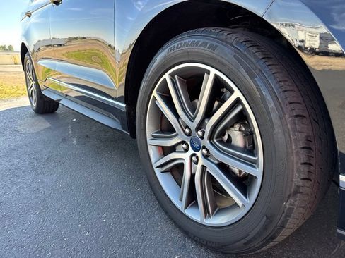 Used 2019 Ford Edge Titanium w/ Equipment Group 301A FWD image 7