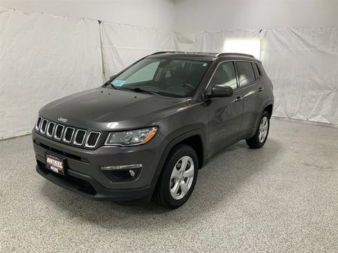 Used 2021 Jeep Compass Latitude image 2