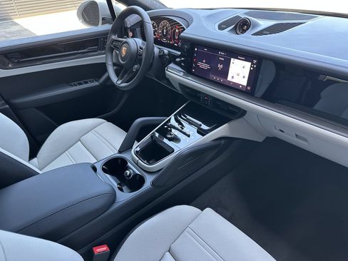New 2026 Porsche Cayenne GTS AWD/4WD image 18