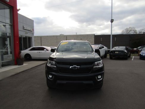 Used 2019 Chevrolet Colorado Z71 w/ Z71 Midnight Edition image 3