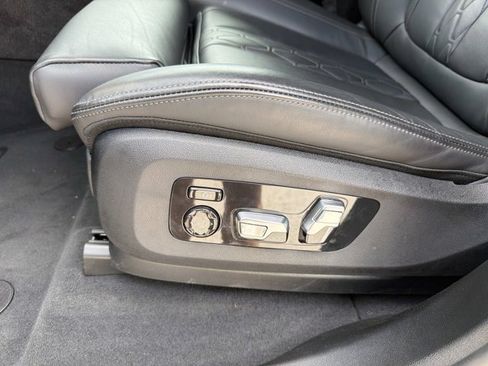 Used 2024 BMW X7 M60i AWD/4WD image 10