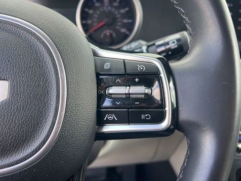 Certified 2024 Kia Carnival LX image 16