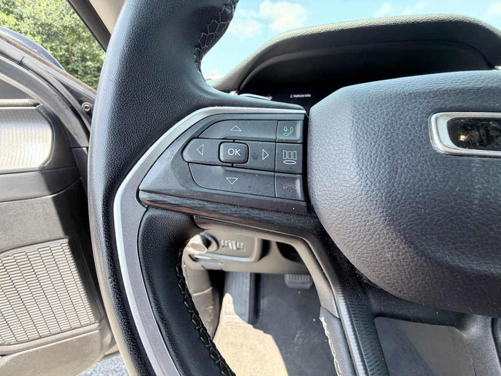 Used 2023 Jeep Grand Cherokee L Laredo RWD image 13