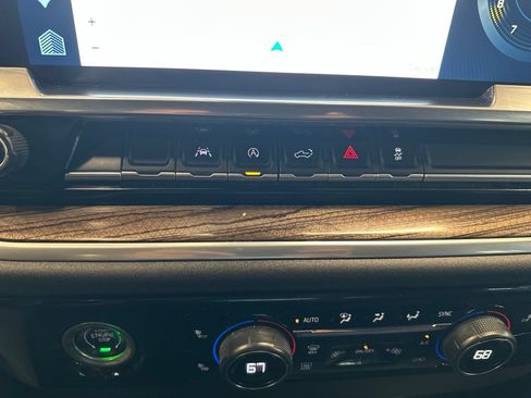 Used 2022 Chevrolet Silverado 1500 LT AWD/4WD image 13