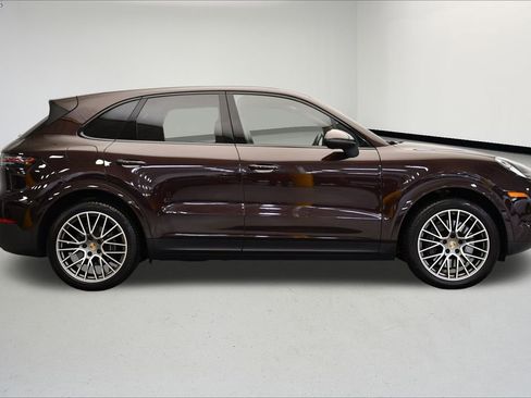 Used 2023 Porsche Cayenne Platinum Edition image 8